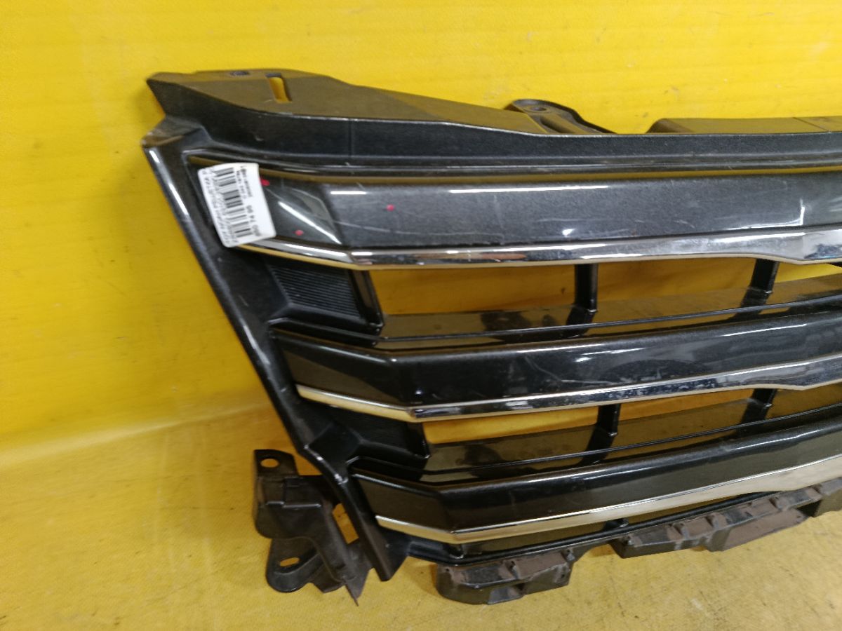 Решетка радиатора 53101-28390 на Toyota Noah ZRR80G Фото 4