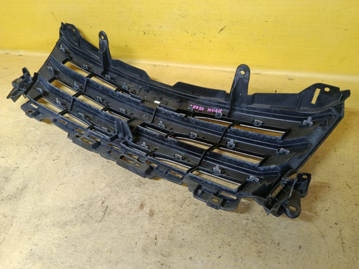 Решетка радиатора 53101-28390 на Toyota Noah ZRR80G Фото 7