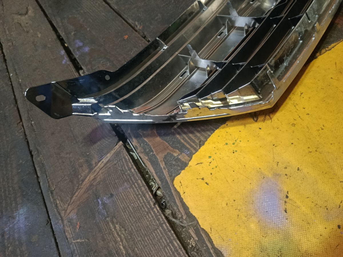 Решетка радиатора 53101-33380 на Toyota Camry AVV50 Фото 13