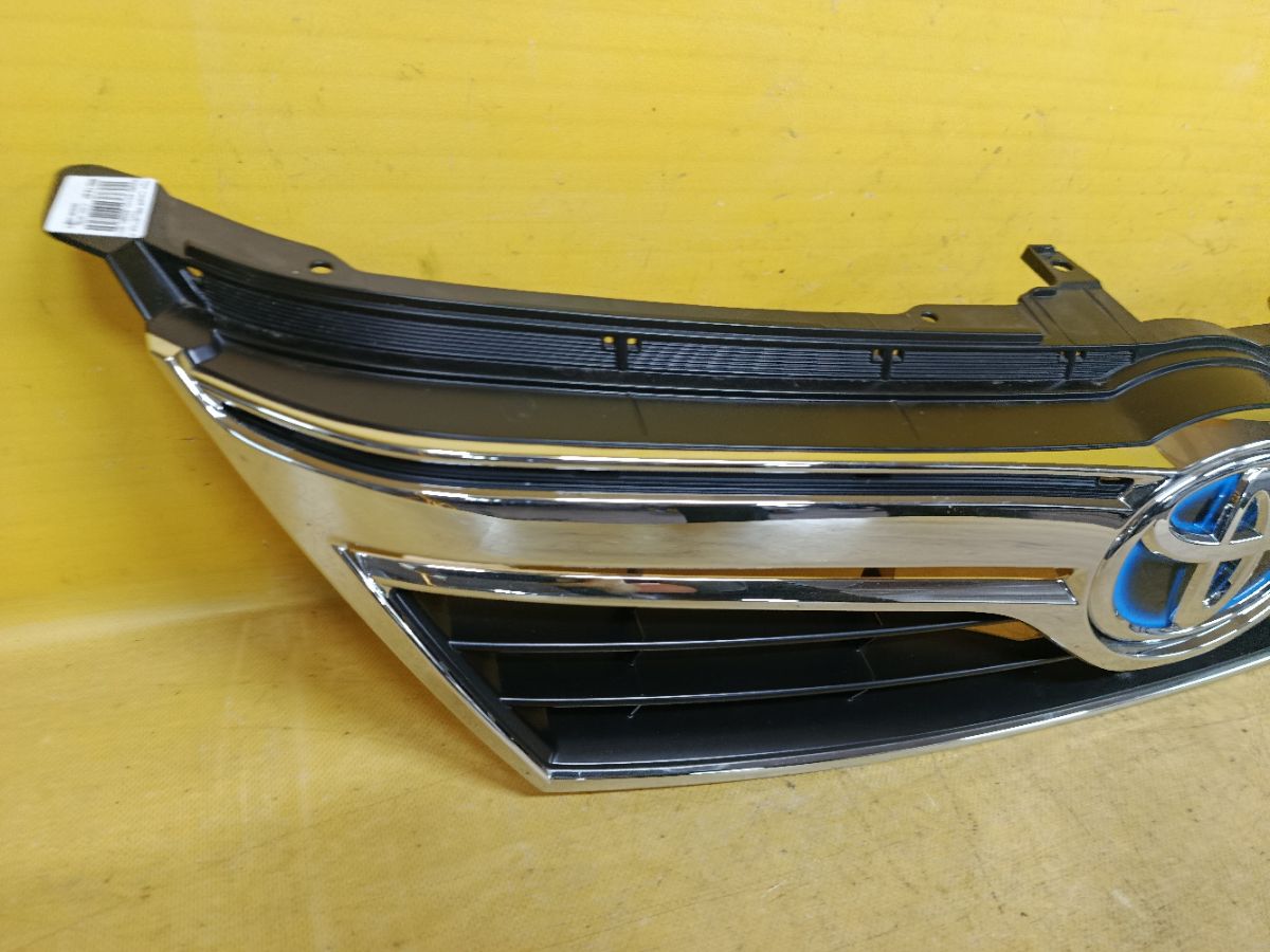 Решетка радиатора 53101-33380 на Toyota Camry AVV50 Фото 3