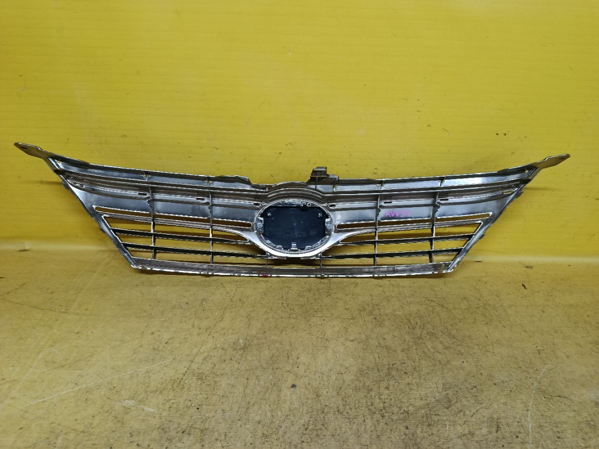 Решетка радиатора 53101-33380 на Toyota Camry AVV50 Фото 5