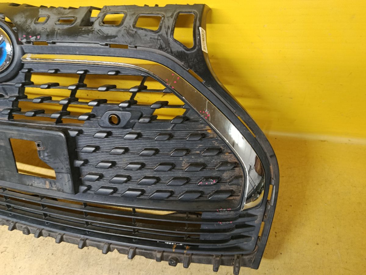 Решетка радиатора 53101-52670 на Toyota Sienta NHP170 Фото 2