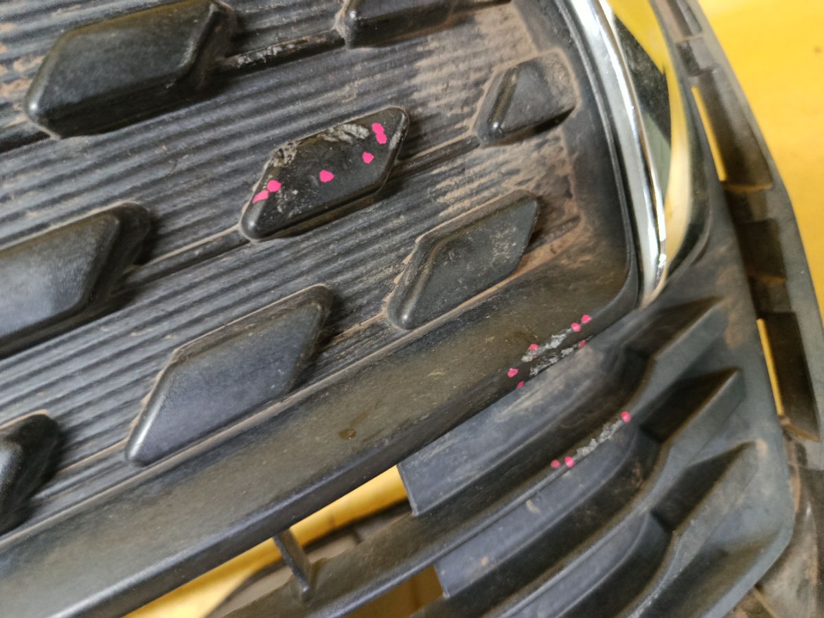 Решетка радиатора 53101-52670 на Toyota Sienta NHP170 Фото 4