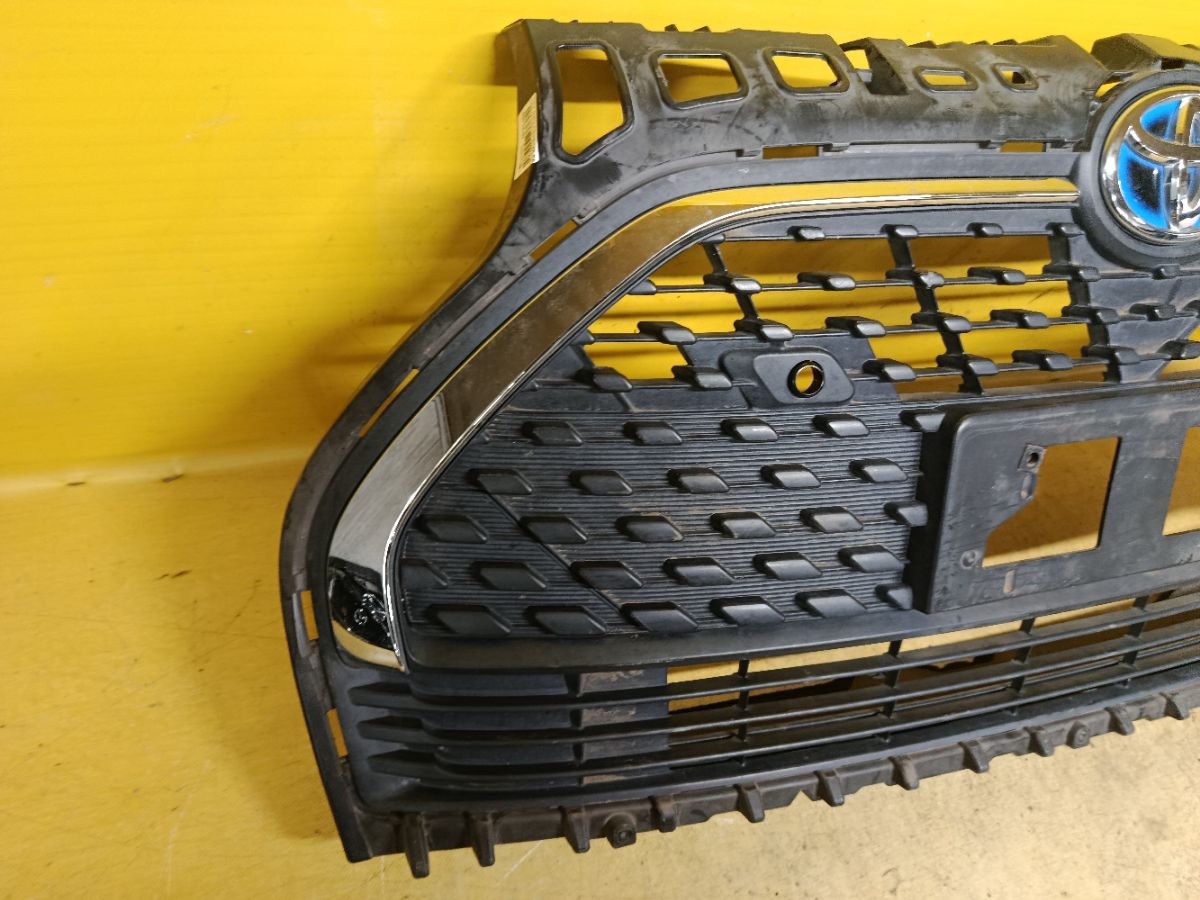 Решетка радиатора 53101-52670 на Toyota Sienta NHP170 Фото 5