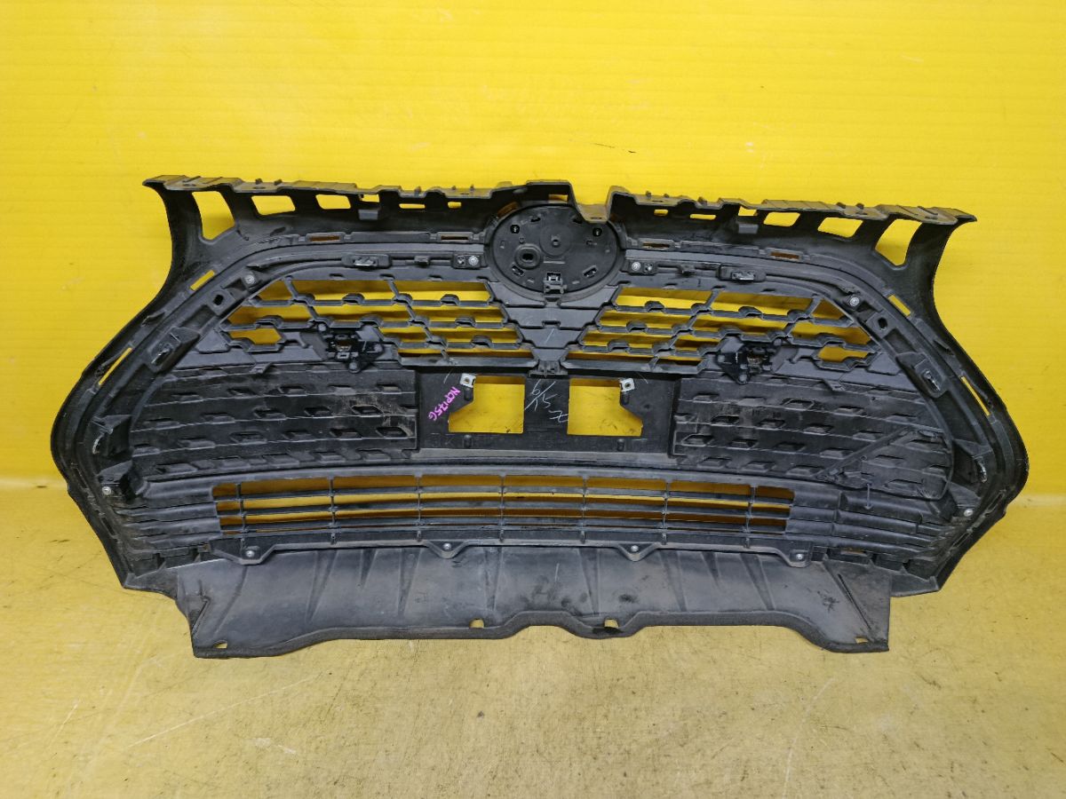 Решетка радиатора 53101-52670 на Toyota Sienta NHP170 Фото 7