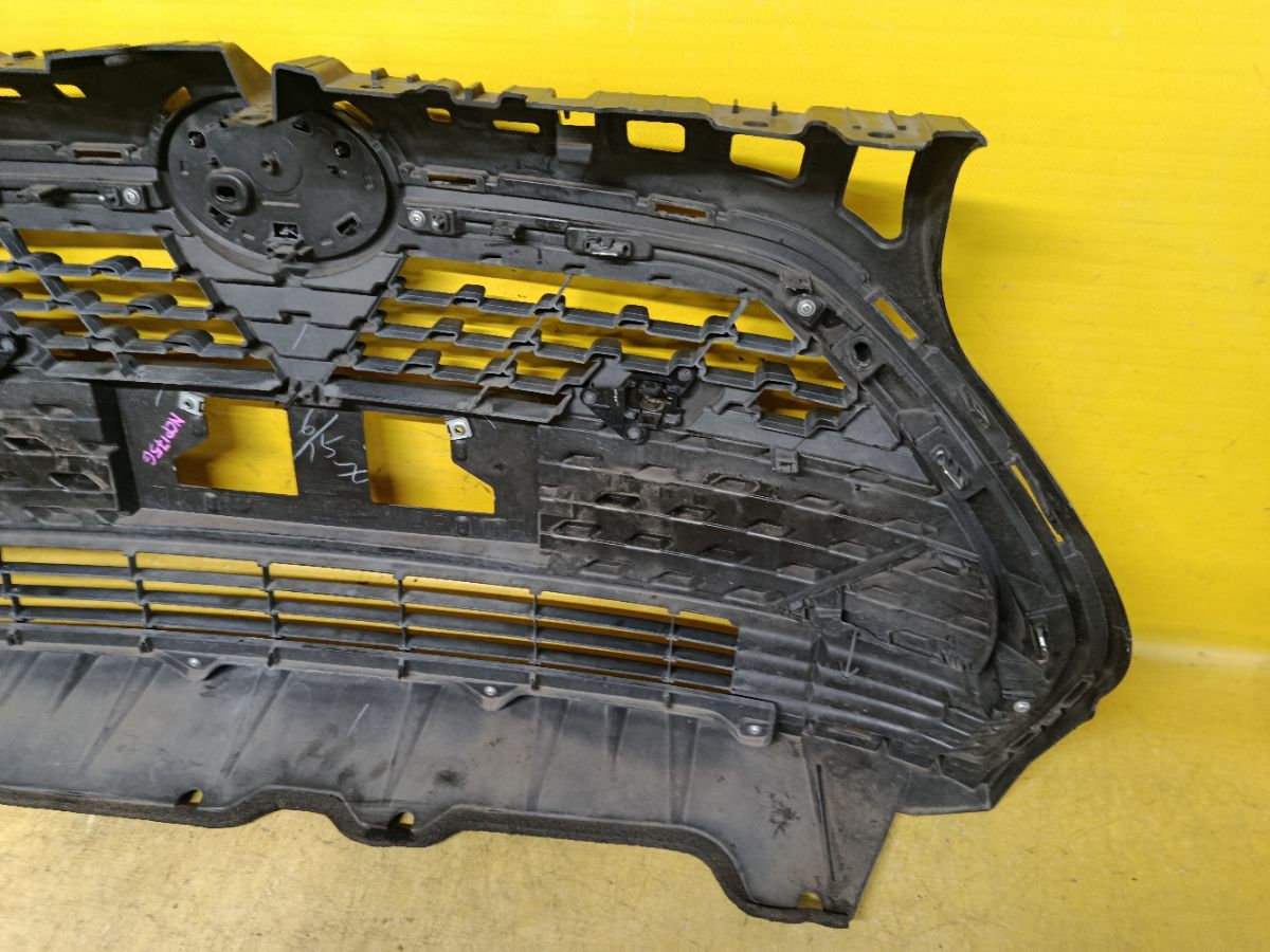 Решетка радиатора 53101-52670 на Toyota Sienta NHP170 Фото 8