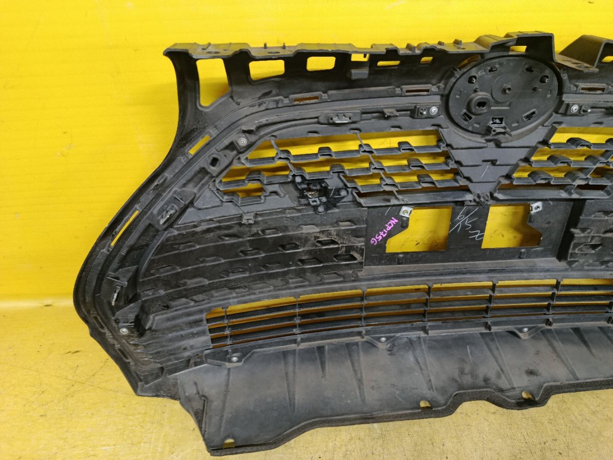 Решетка радиатора 53101-52670 на Toyota Sienta NHP170 Фото 9