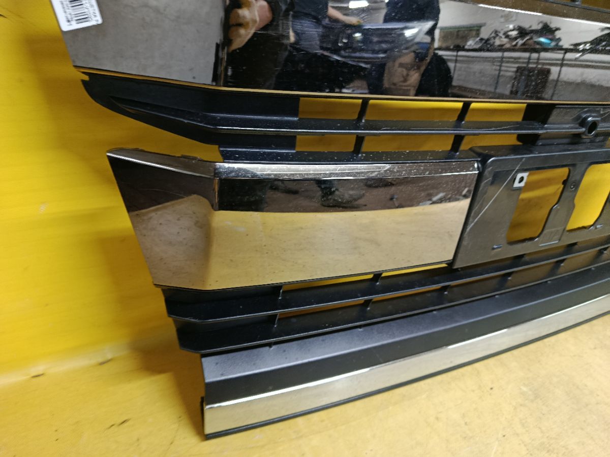 Решетка радиатора 53111-V1020, 53101-V1020 на Toyota Noah ZWR90W Фото 5