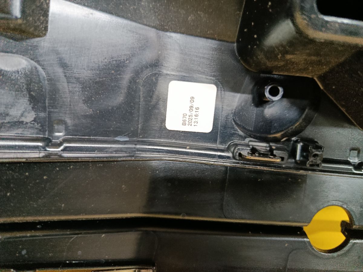 Решетка радиатора 53111-V1020, 53101-V1020 на Toyota Noah ZWR90W Фото 10
