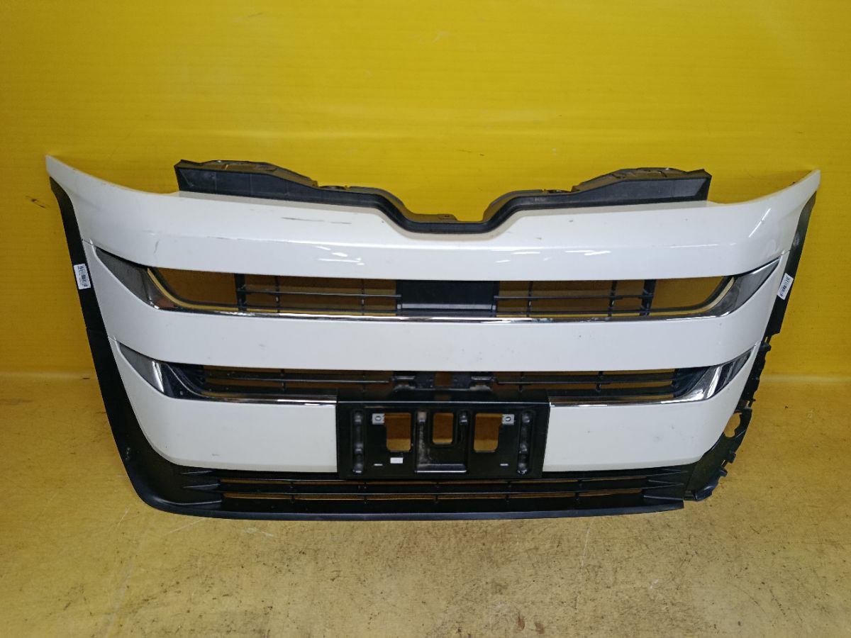 Решетка радиатора 53115-V1100, 53111-V1010, 53101-V1010 на Toyota Noah ZWR90W Фото 1