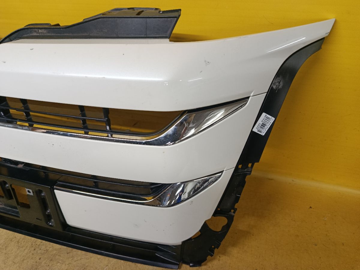 Решетка радиатора 53115-V1100, 53111-V1010, 53101-V1010 на Toyota Noah ZWR90W Фото 2