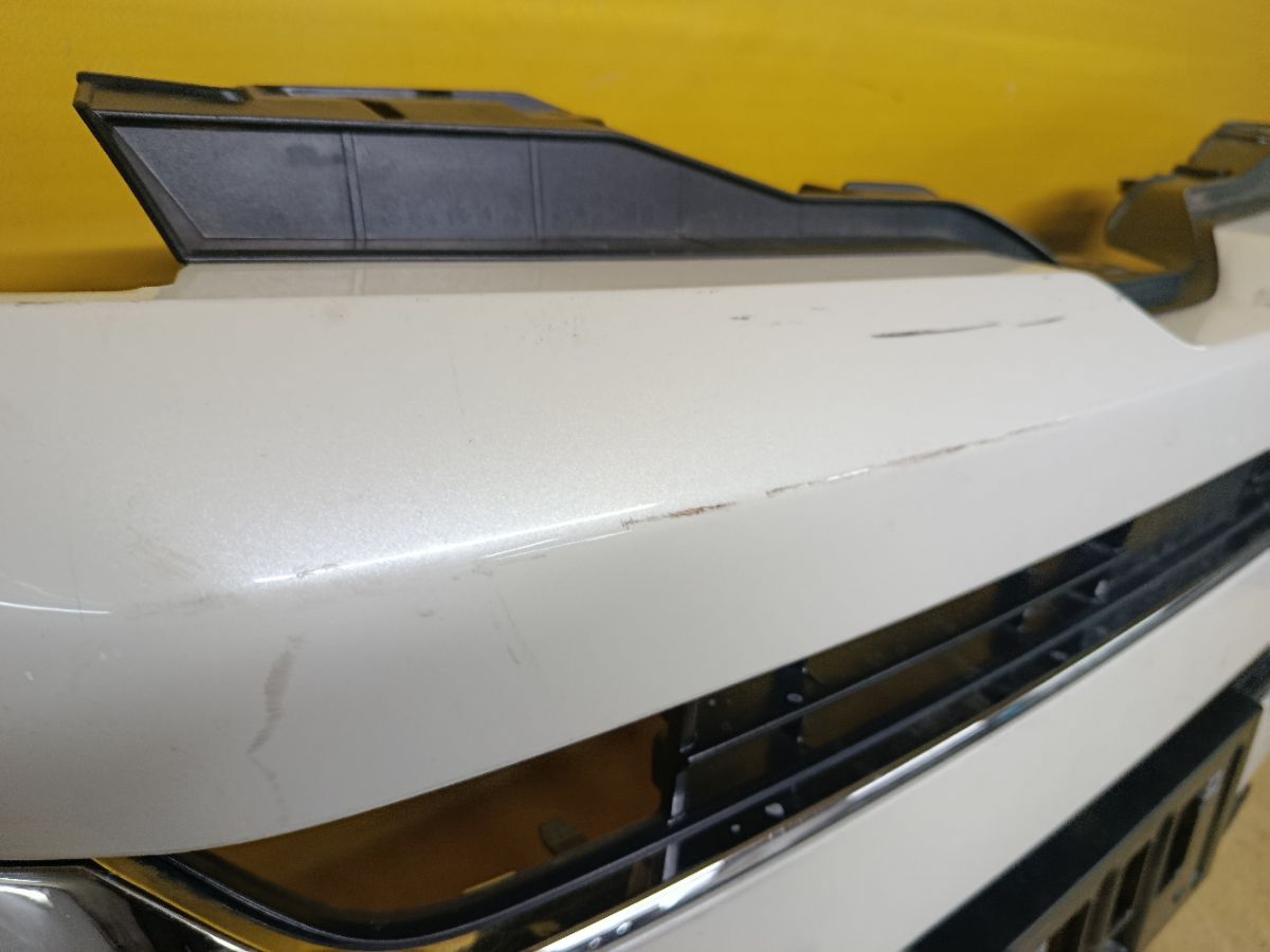 Решетка радиатора 53115-V1100, 53111-V1010, 53101-V1010 на Toyota Noah ZWR90W Фото 5
