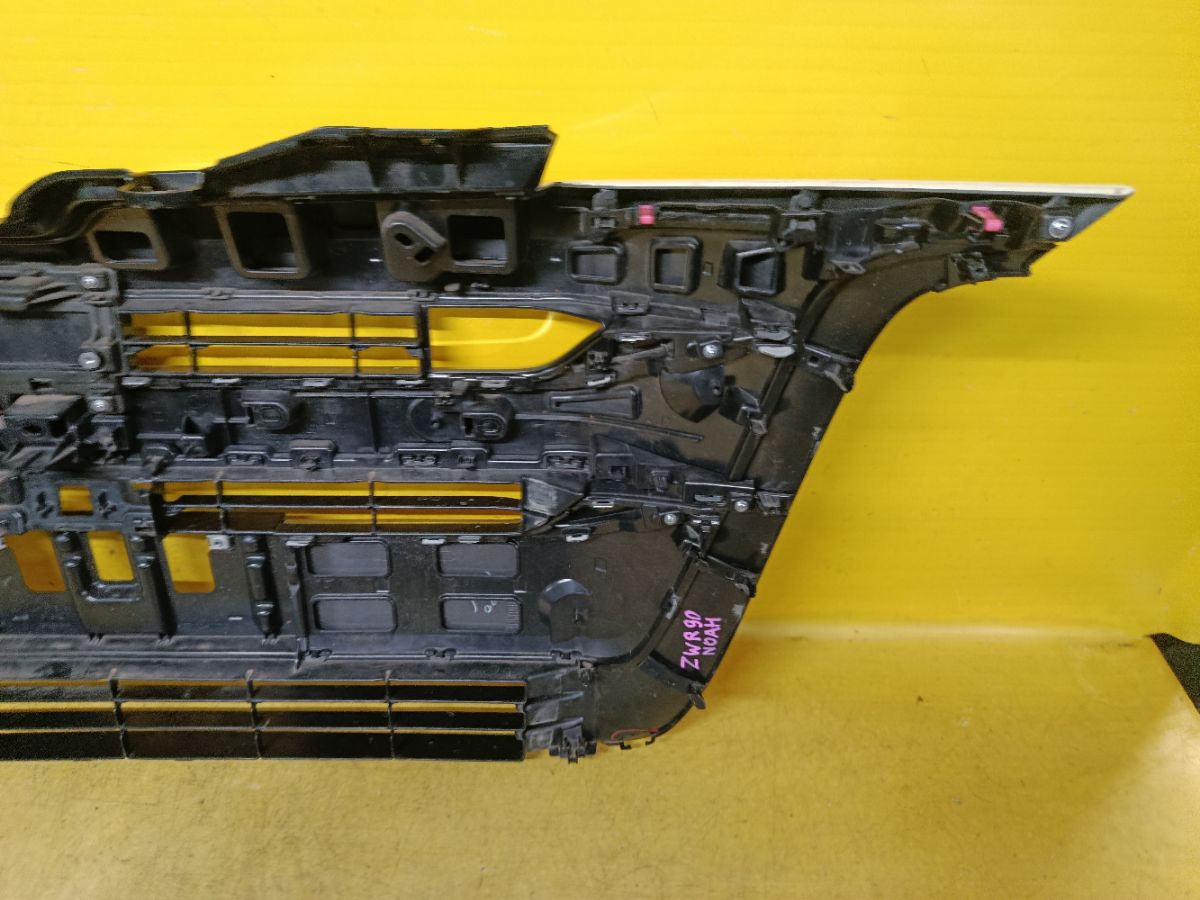 Решетка радиатора 53115-V1100, 53111-V1010, 53101-V1010 на Toyota Noah ZWR90W Фото 7