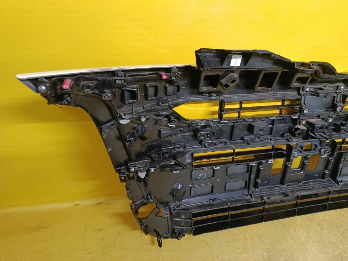 Решетка радиатора 53115-V1100, 53111-V1010, 53101-V1010 на Toyota Noah ZWR90W Фото 8