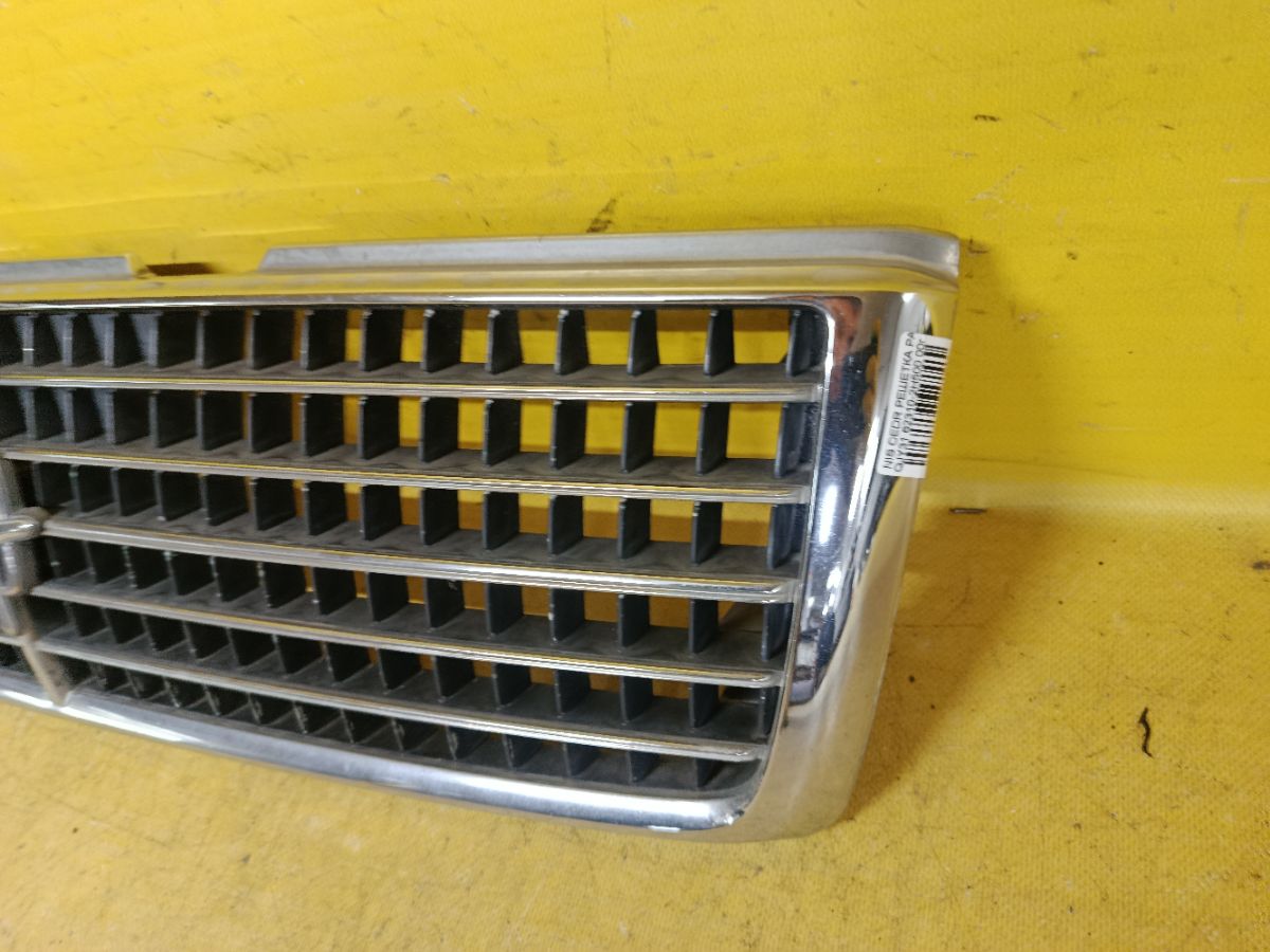 Решетка радиатора 62310-2H500 на Nissan Cedric QJY31 Фото 2