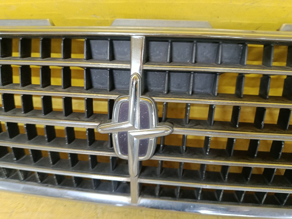 Решетка радиатора 62310-2H500 на Nissan Cedric QJY31 Фото 4