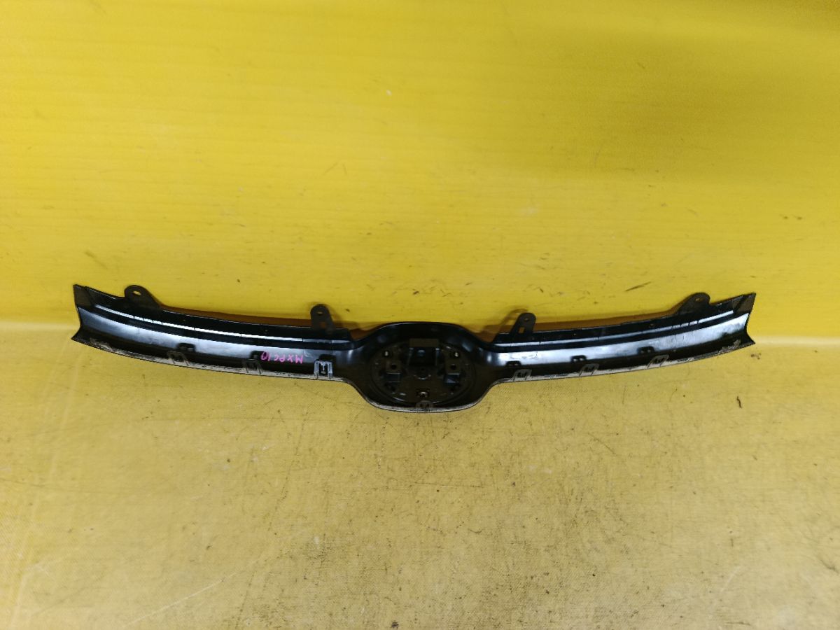 Решетка радиатора 53114-52200, 53105-52010 на Toyota Sienta MXPC10 Фото 2