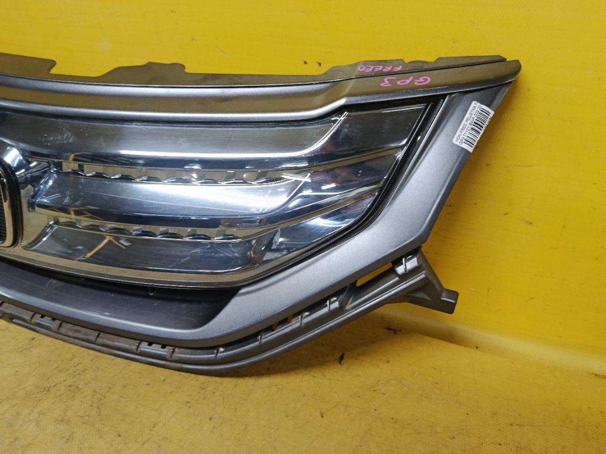 Решетка радиатора 71121-SWP-003 на Honda Freed Hybrid GP3 Фото 3