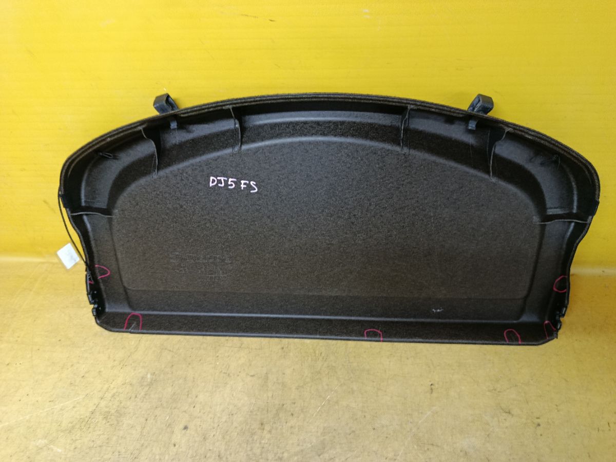 Шторка багажника D09W68310 на Mazda Demio DJ5FS Фото 3