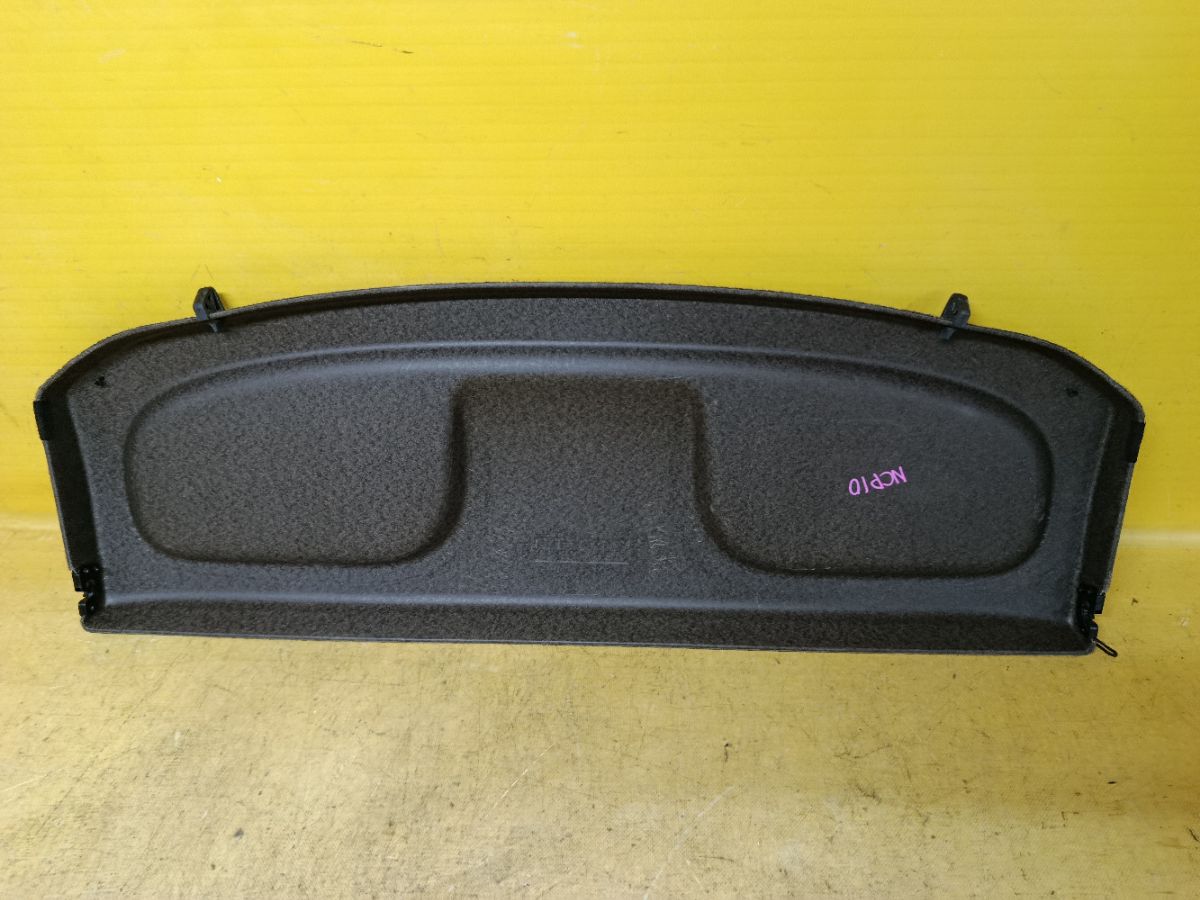 Шторка багажника 64330-52010-C0 на Toyota Vitz NCP10 Фото 4