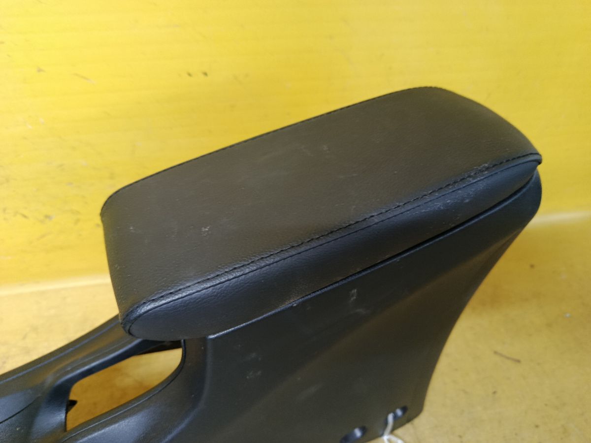 Подлокотник на Honda Fit Hybrid GP1 Фото 2