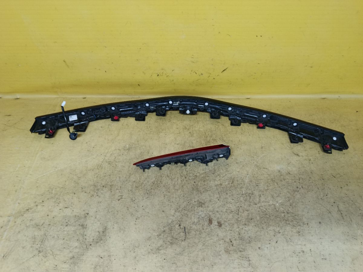 Стоп-планка 47-99 47-99,81006-47041, 81590-47030 на Toyota Prius ZVW52 Фото 9