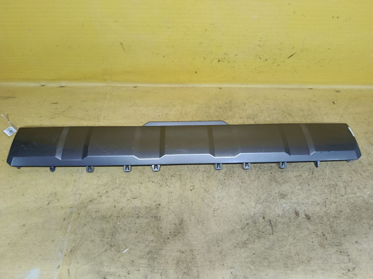 Накладка на бампер 52451-60030 на Toyota Land Cruiser TRJ250W Фото 2