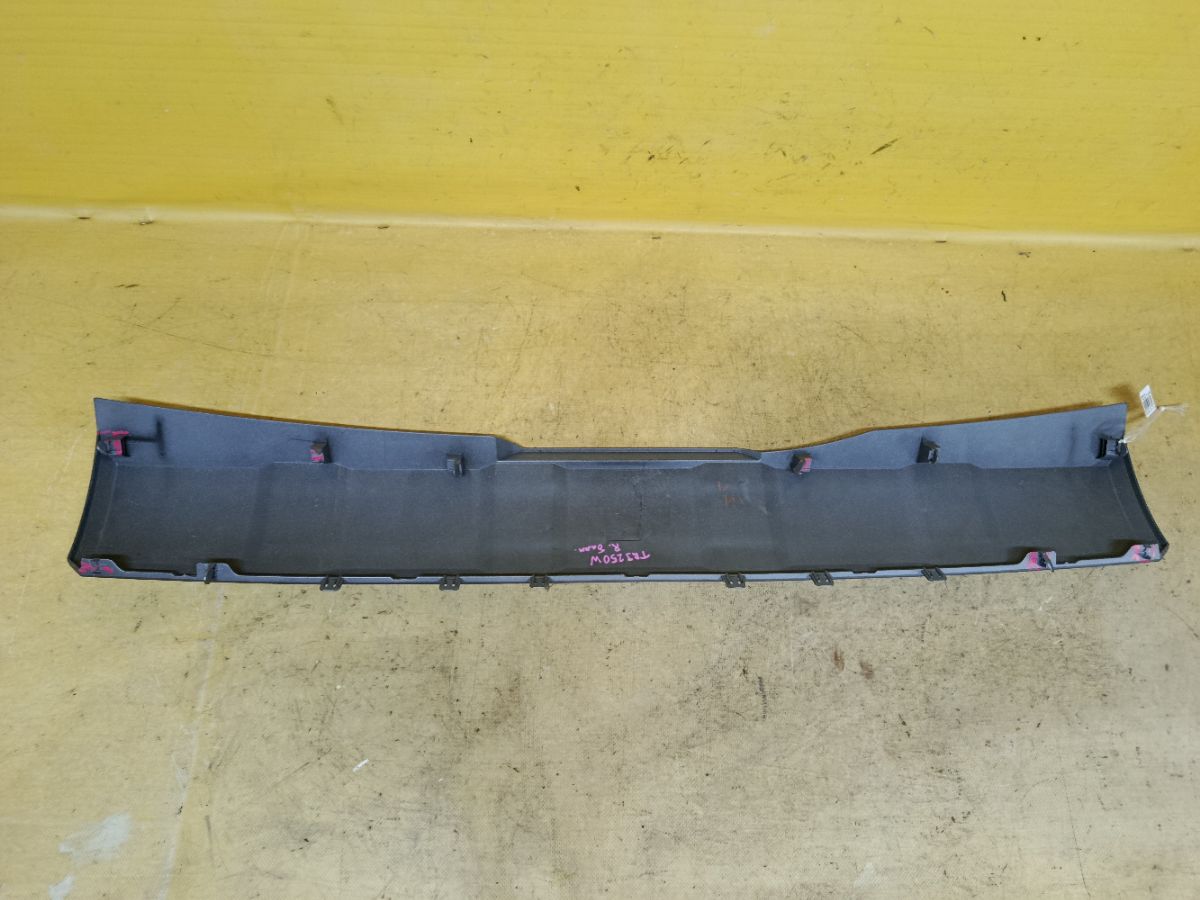 Накладка на бампер 52451-60030 на Toyota Land Cruiser TRJ250W Фото 5