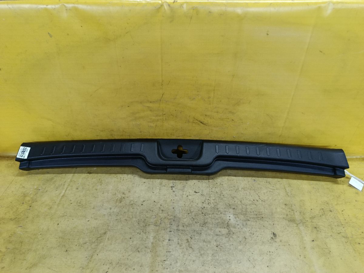 Обшивка багажника 84990-1VA0A на Nissan Serena C26 Фото 1