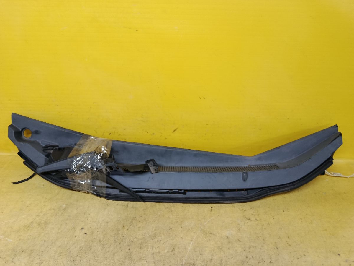 Решетка под лобовое стекло 74200-TF0-0000-50 на Honda Fit Hybrid GP1 Фото 1