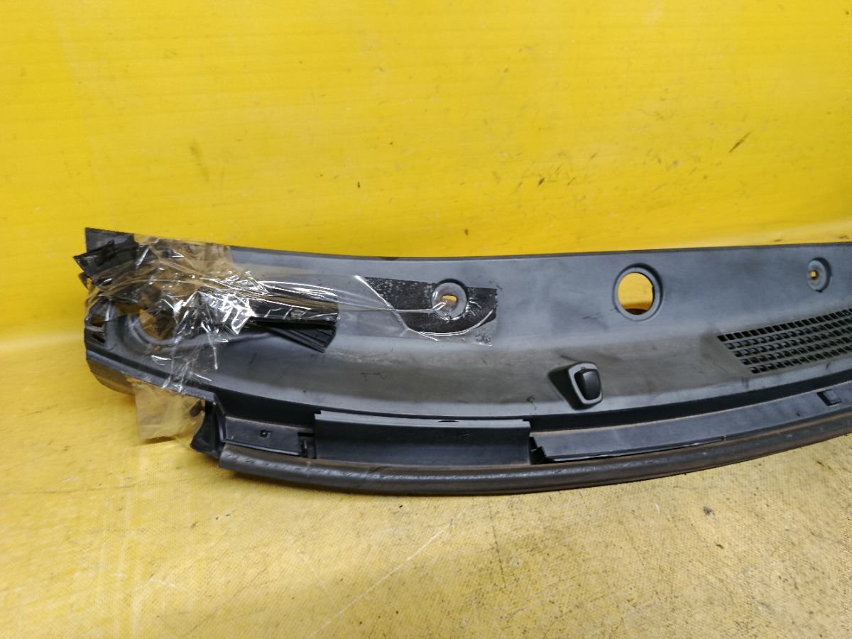 Решетка под лобовое стекло 55781-B2130 на Daihatsu Move LA100S Фото 3