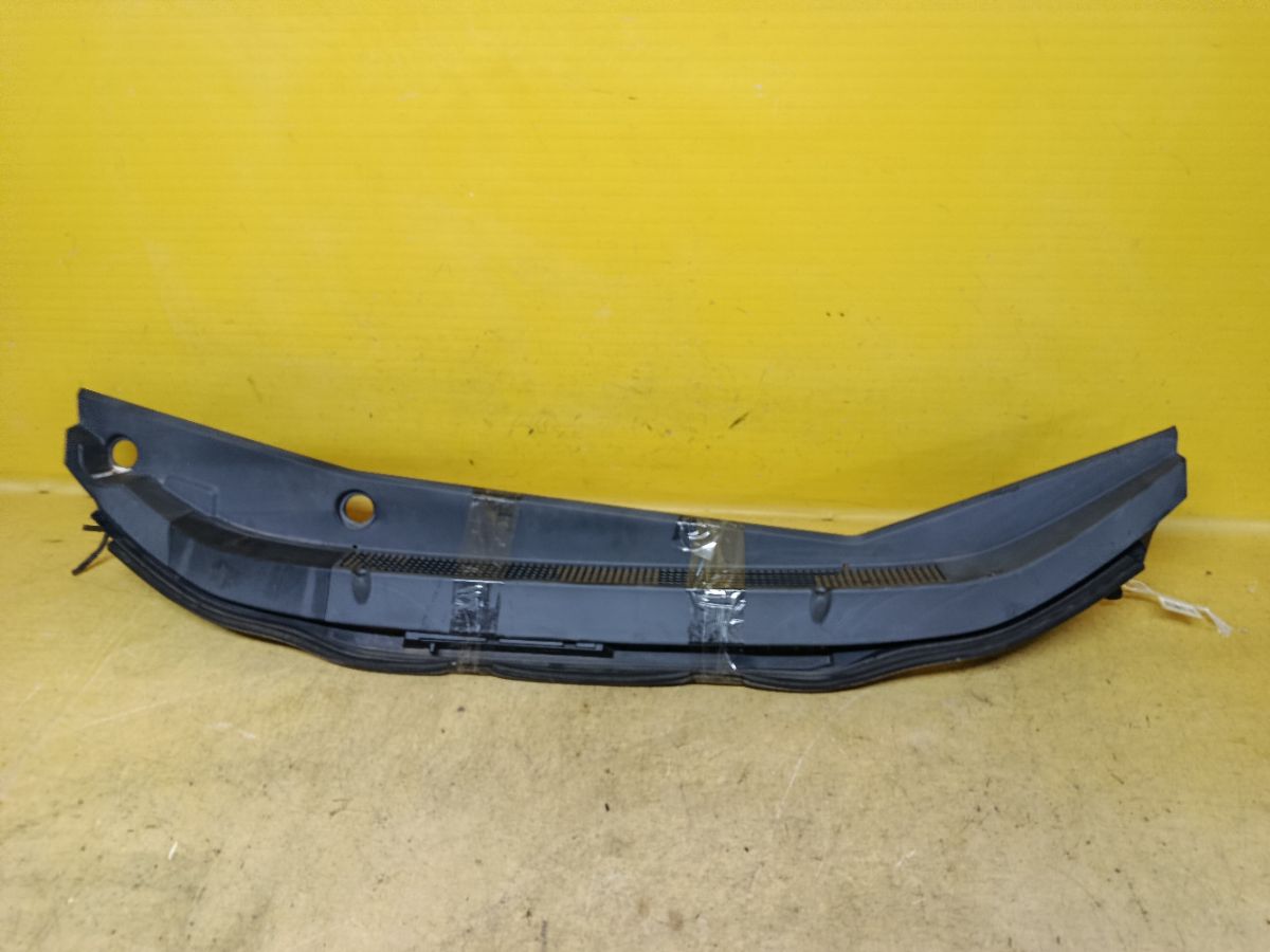 Решетка под лобовое стекло 74200-TF0-0000-50 на Honda Fit GE6 Фото 1