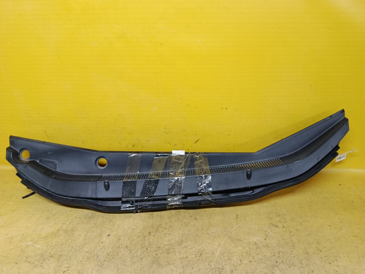 Решетка под лобовое стекло 74200-TF0-0000-50 на Honda Fit GE6 Фото 1