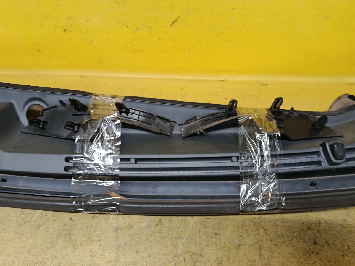 Решетка под лобовое стекло 55708-B2260 на Daihatsu Move LA150S Фото 3