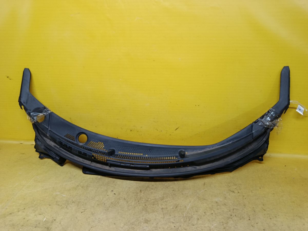 Решетка под лобовое стекло 74200-SYY-00-50 на Honda Freed GB3 Фото 1