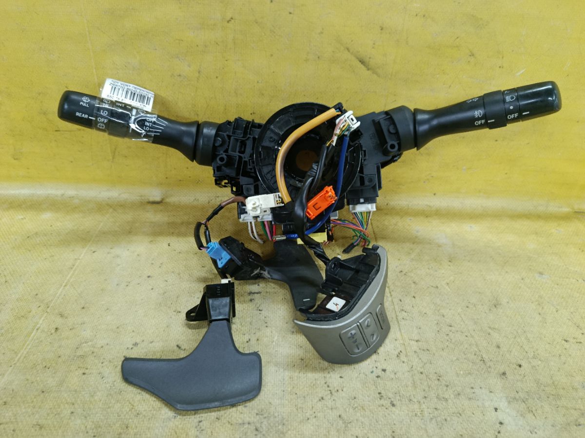 Переключатель поворотов 89245-52030 на Toyota Voxy ZRR70G Фото 1