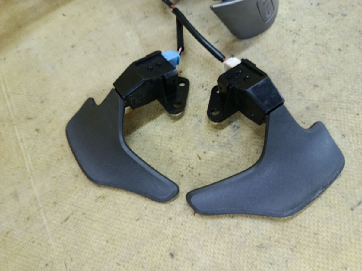 Переключатель поворотов 89245-52030 на Toyota Voxy ZRR70G Фото 5