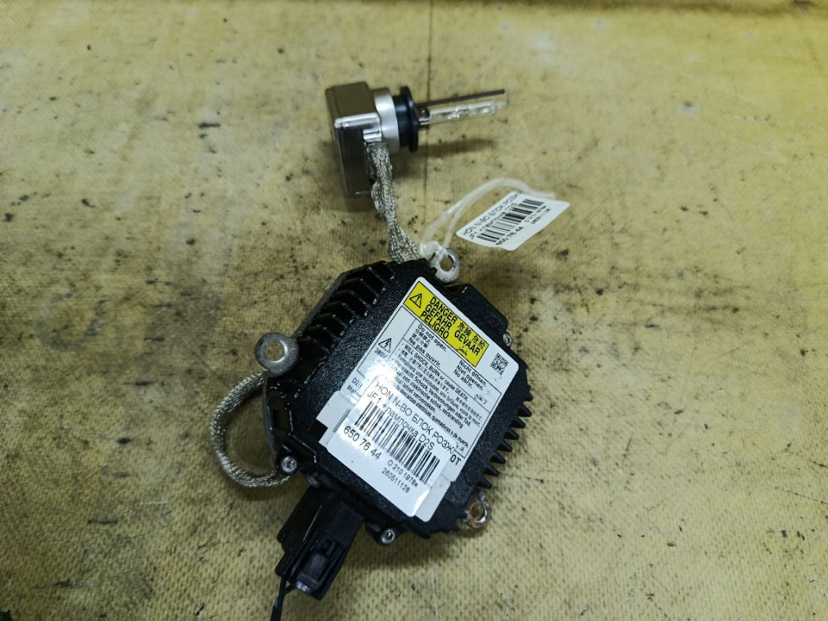 Блок розжига ксенона на Honda N-Box JF1 Фото 2