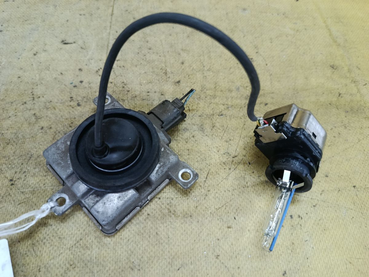 Блок розжига ксенона на Honda N-Wgn JH1 Фото 1