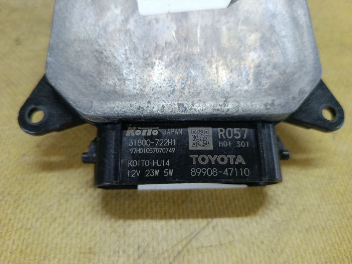 Блок розжига ксенона 89908-47110 на Toyota Prius ZVW50 Фото 3