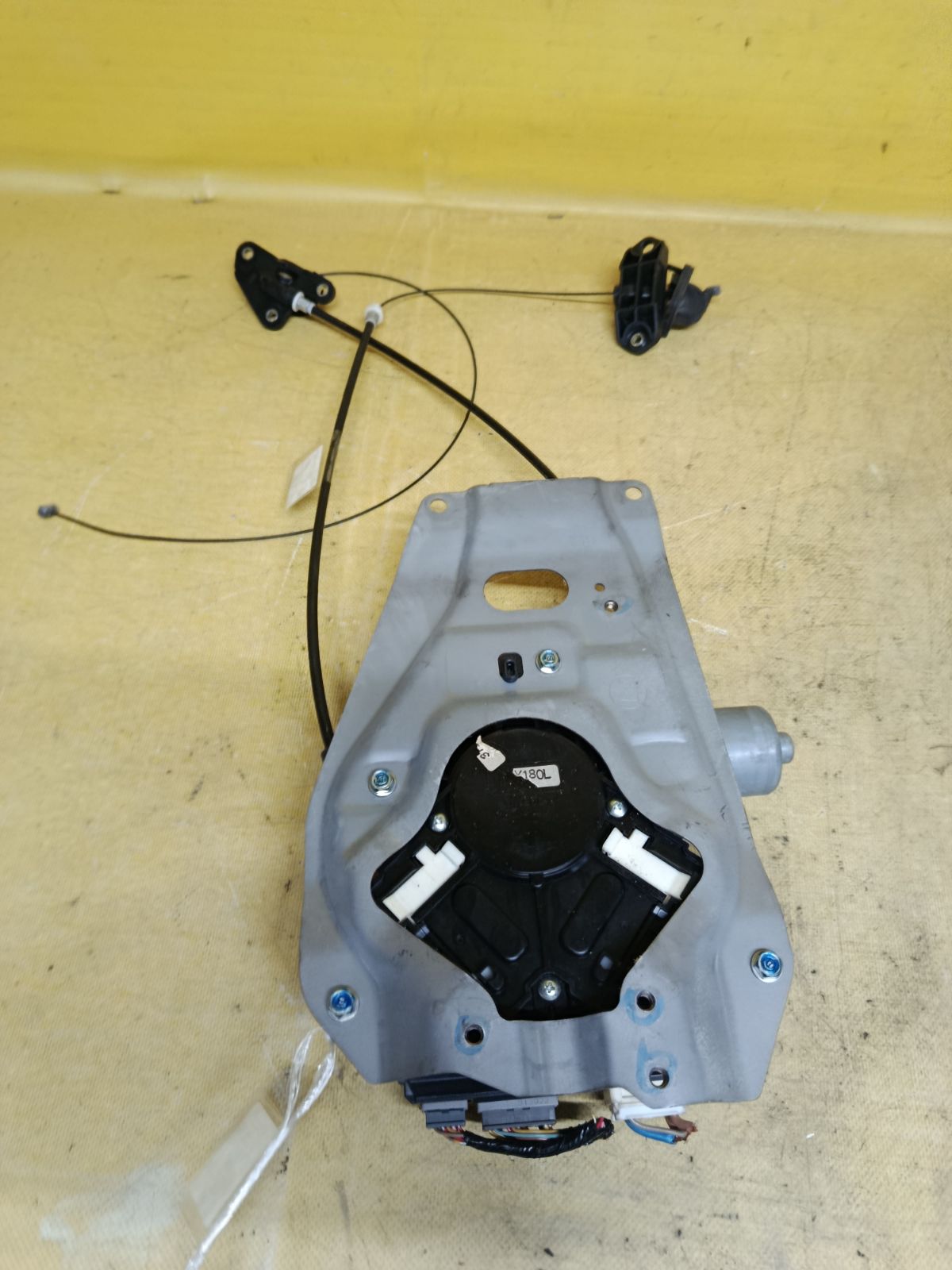Доводчик двери на Honda Stepwgn RK1 Фото 4