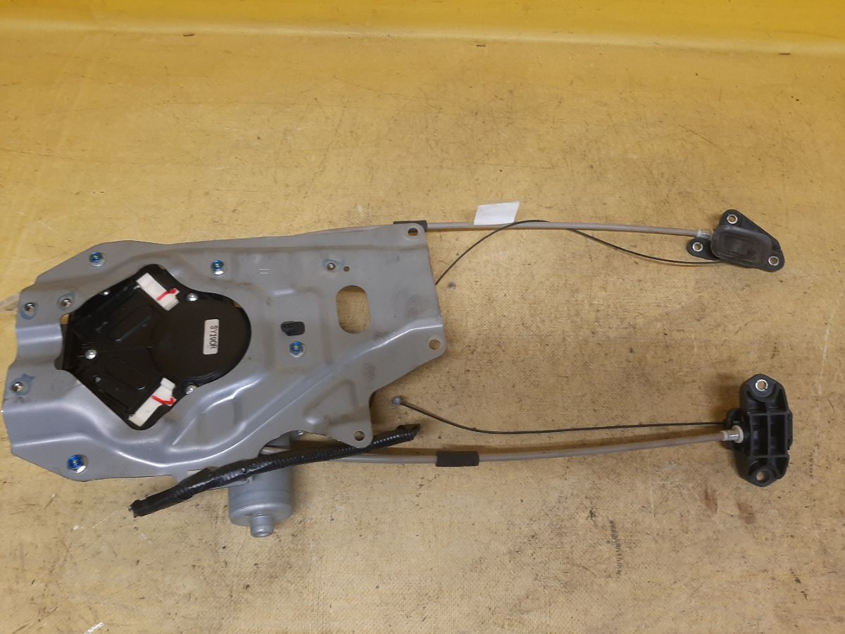 Доводчик двери на Honda Stepwgn RK1 Фото 4