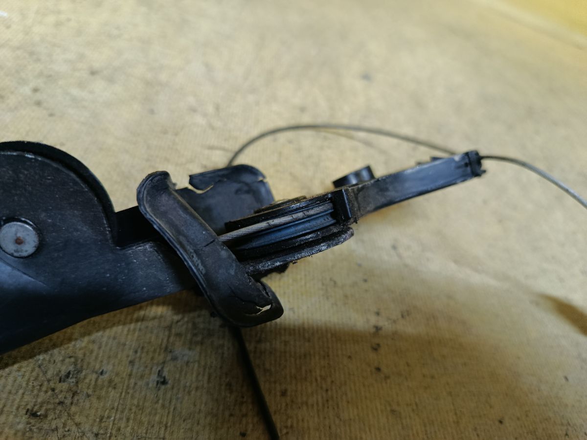 Доводчик двери на Nissan Serena C26 Фото 3