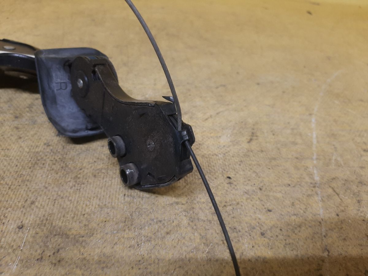 Доводчик двери на Nissan Serena C26 Фото 3