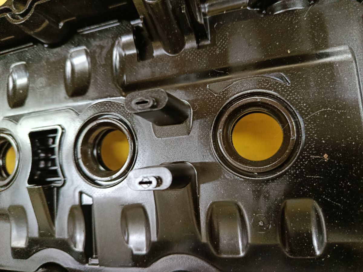 Клапанная крышка на Suzuki Solio MA15S K12B Фото 3