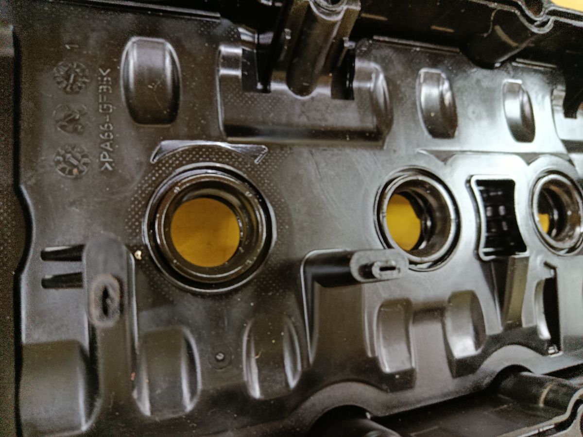 Клапанная крышка на Suzuki Solio MA15S K12B Фото 4