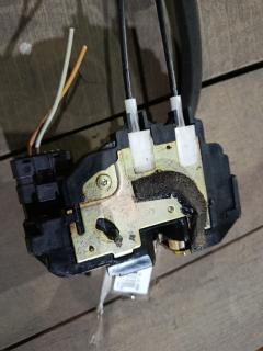 Замок двери на Nissan Cube BGZ11 Фото 5