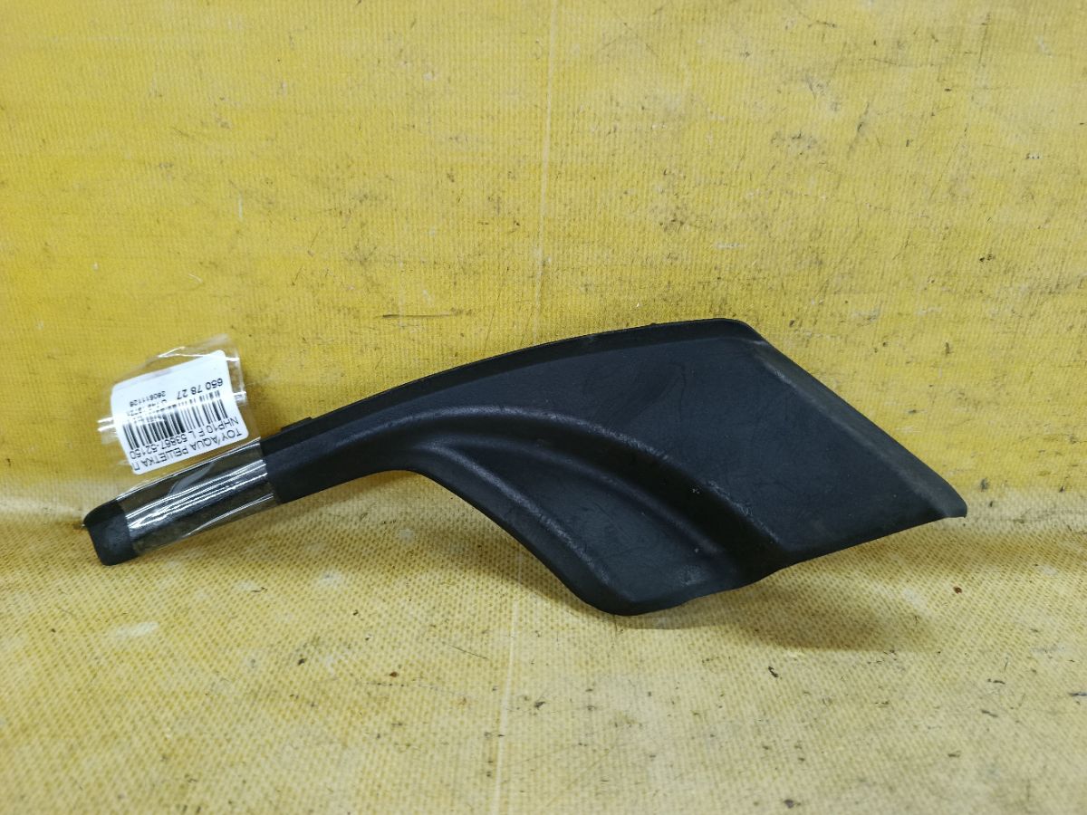 Решетка под лобовое стекло 53867-52150 на Toyota Aqua NHP10 Фото 1