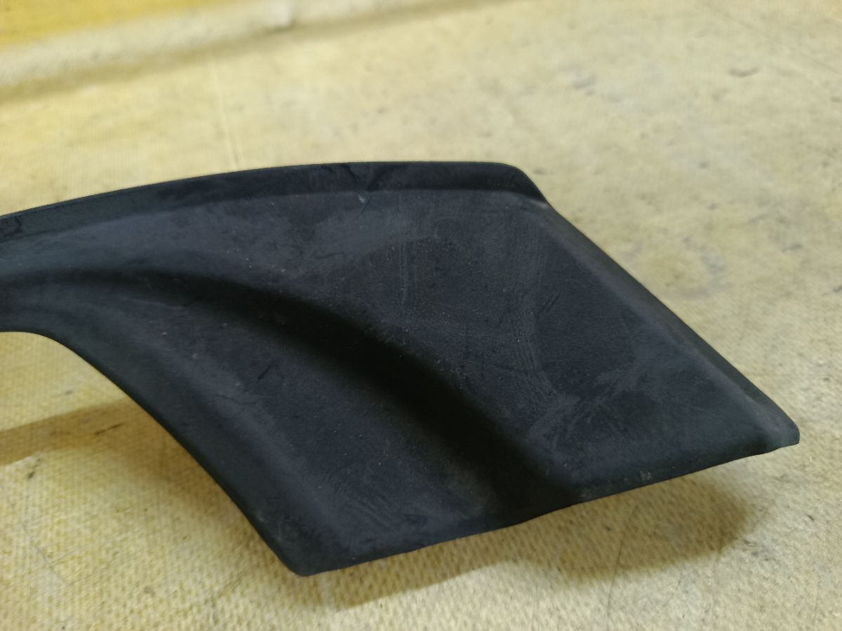 Решетка под лобовое стекло 53867-52150 на Toyota Aqua NHP10 Фото 2