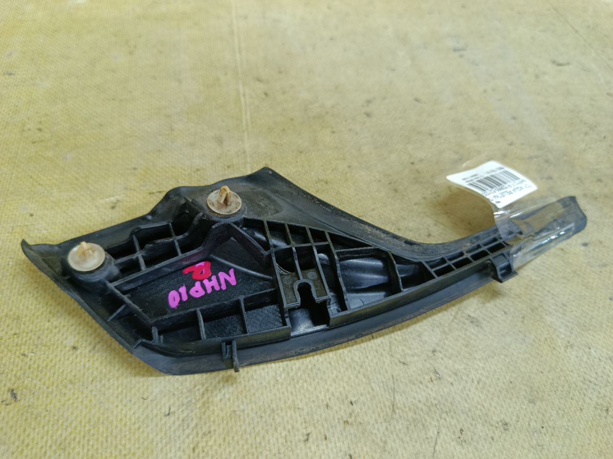 Решетка под лобовое стекло 53866-52100 на Toyota Aqua NHP10 Фото 3